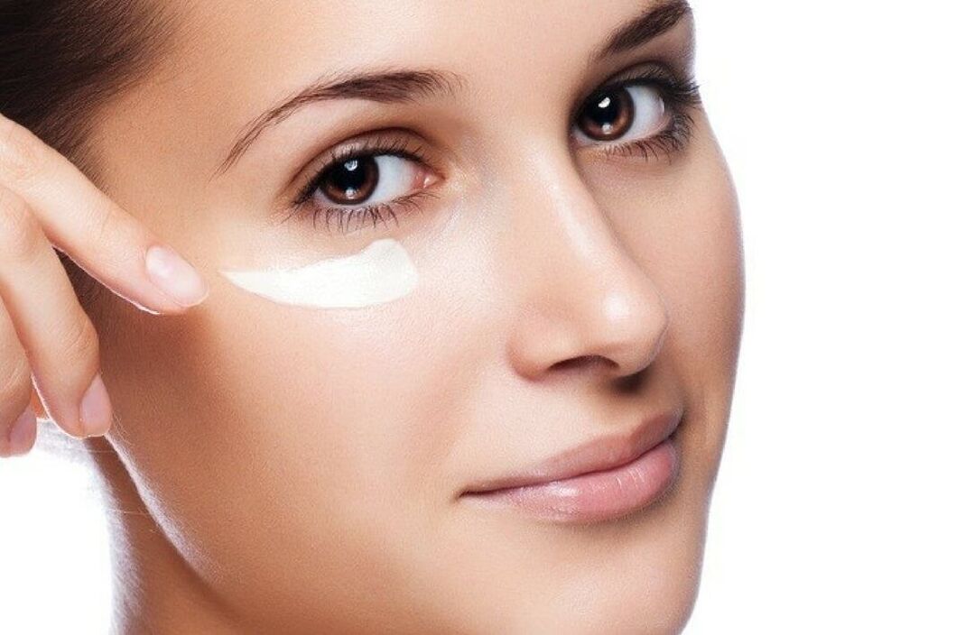 Como rejuvenescer a pele ao redor dos olhos